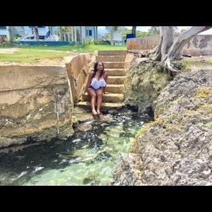 Meet your Posher, Pebbles